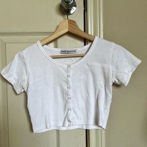 Cropped white short sleeve